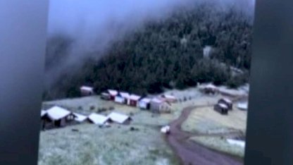 Kastamonu'da aynı günde iki mevsim: Sahilde deniz, yayla kar keyfi