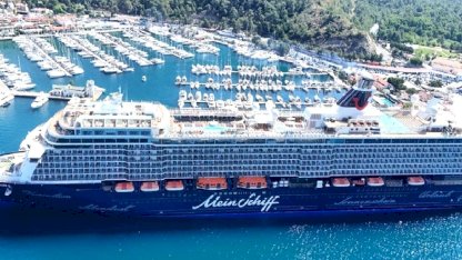 Marmaris’e dev kruvaziyer akını: 'Mein Schiff 5' ile 2 bini aşkın turist geldi