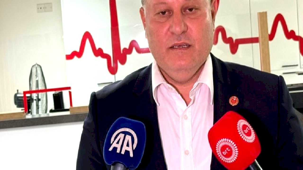 KKTC Cumhuriyet Meclisi Başkanı Öztürkler, Cumhurbaşkanı Erhürman'ı hastanede ziyaret etti